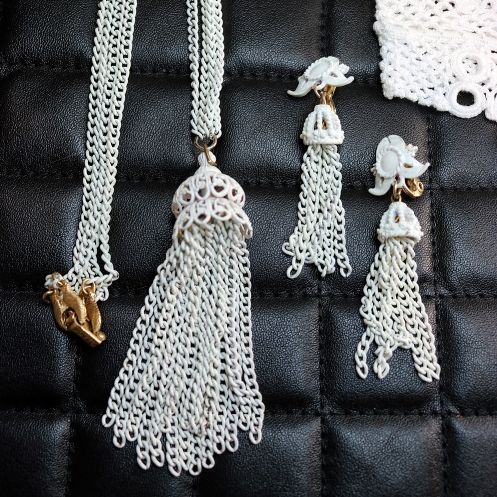 Vintage Monet "White Lace" Necklace & Earrings - Picture 11 of 11